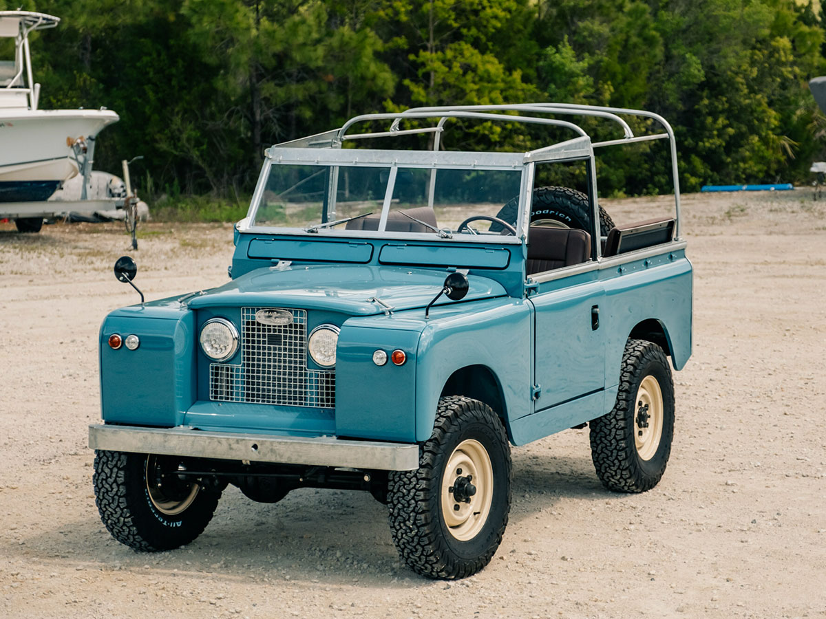 HIMALAYA CUSTOM LAND ROVER DEFENDER